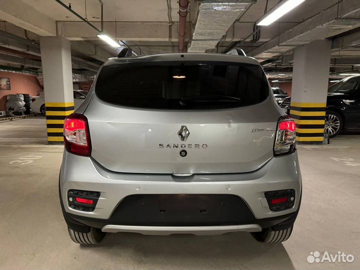 Renault Sandero Stepway 1.6 МТ, 2021, битый, 52 338 км