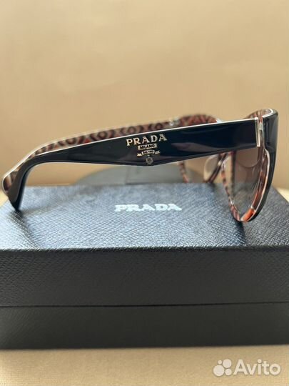 Солнечные очки prada