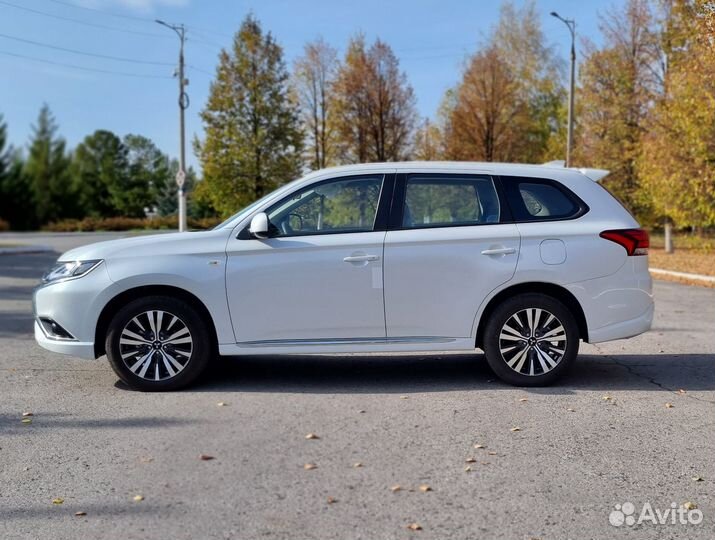 Mitsubishi Outlander 2.0 CVT, 2022, 20 км