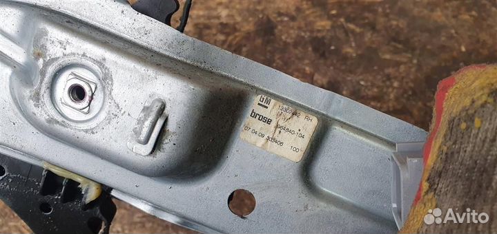 Стеклоподъемник электрический задний правый Opel