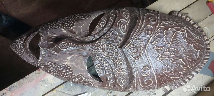 Маска в африканском стиле