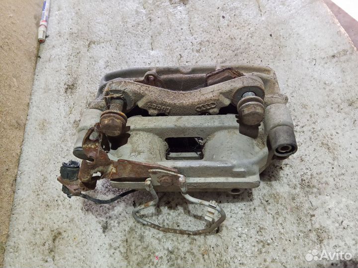 Суппорт передний левый Audi A8 D2