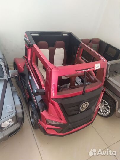 Электромобиль джип