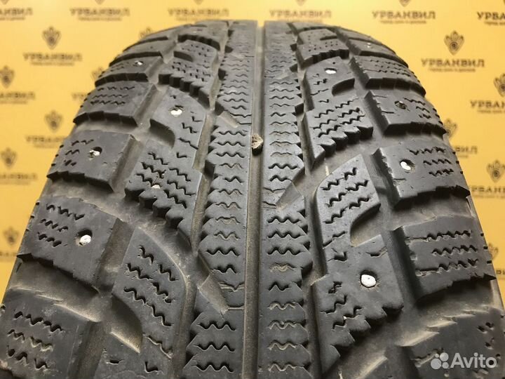 Kumho I'Zen RV Stud KC16 215/70 R16 100T