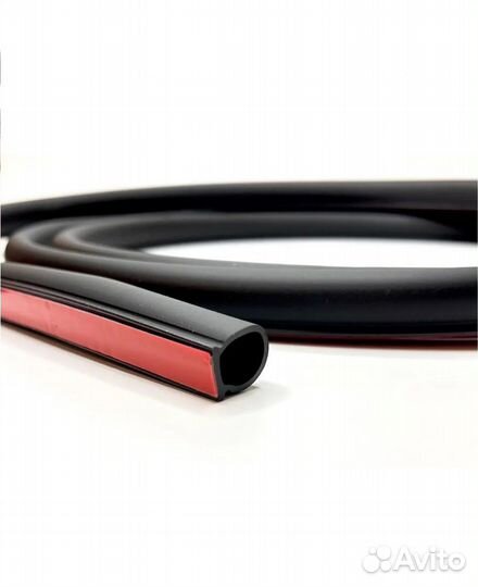 Уплотнитель капота D образный / универсальный, 4 м
