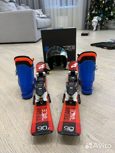 Детский горнолыжный комплект