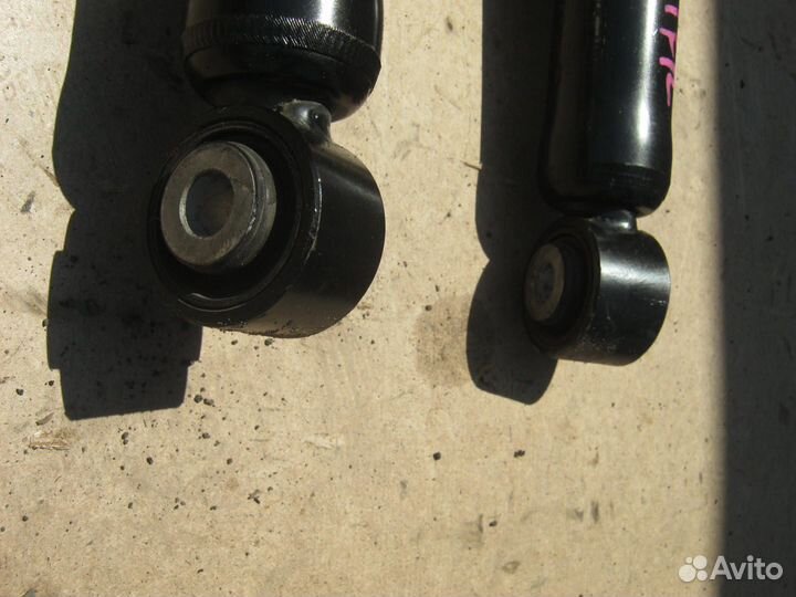 Передние амортизаторы infiniti m25 Nissan fuga y51