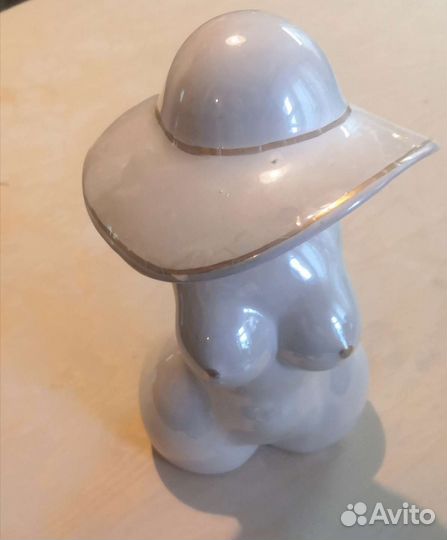 Обнаженная в шляпе