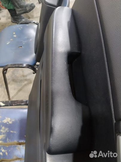 Обшивка передней двери SsangYong Kyron 07-14