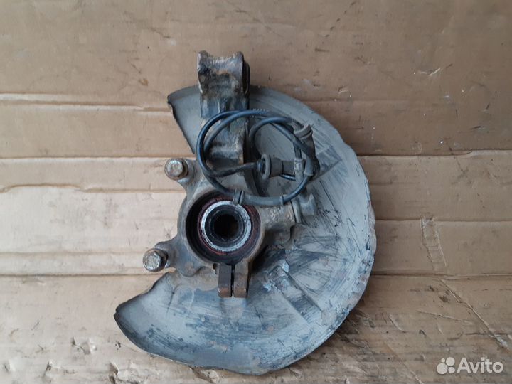 Поворотный кулак передний Ауди 80 Б3