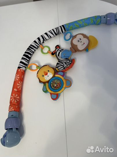 Игровая дуга с игрушками