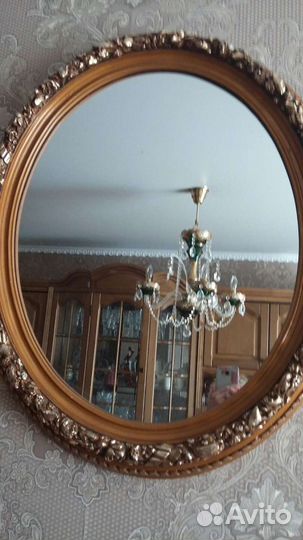 Старинное настенное зеркало