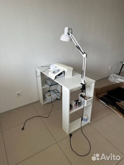 Маникюрный стол письменный