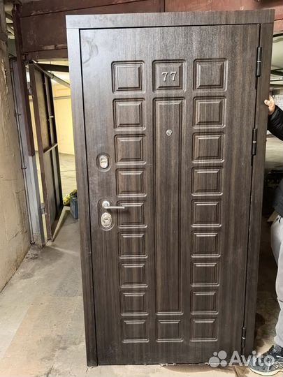 Дверь входная металлическая