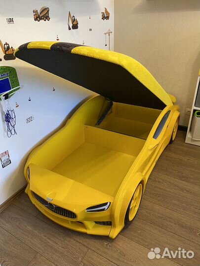 Детская кровать машинка