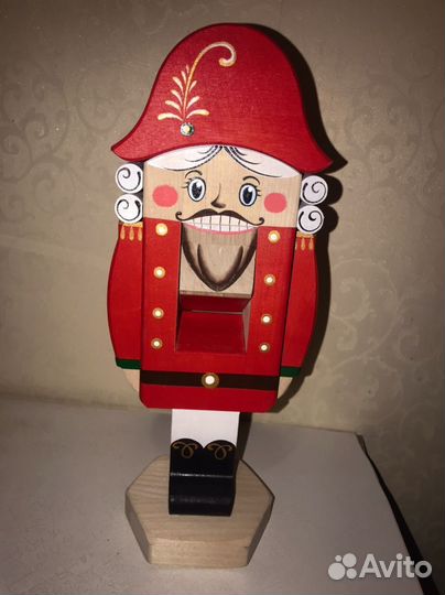 Щелкунчик орехокол дерево