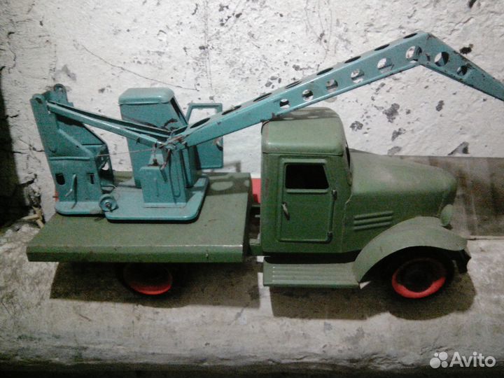 Старая игрушка кран зис СССР