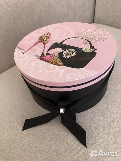 Коробка шляпная б/у