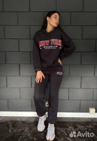 Женский спортивный костюм