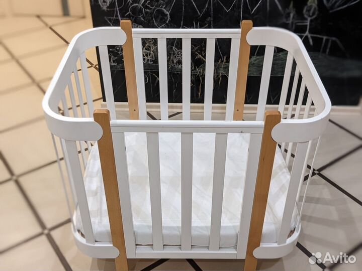 Детская кроватка happy baby mommy lux с маятником