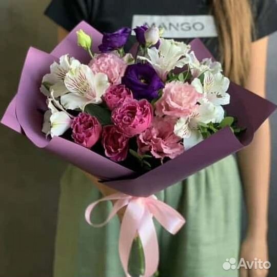 Букет цветов розы, лизиантус подарки на день рожде