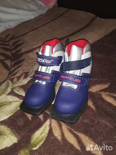 Детские лыжные ботинки