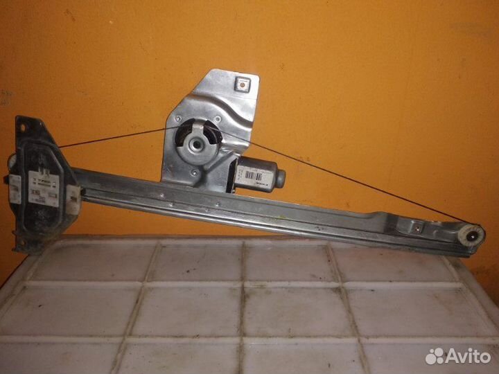 Стеклоподъемник передний правый Citroen Berlingo