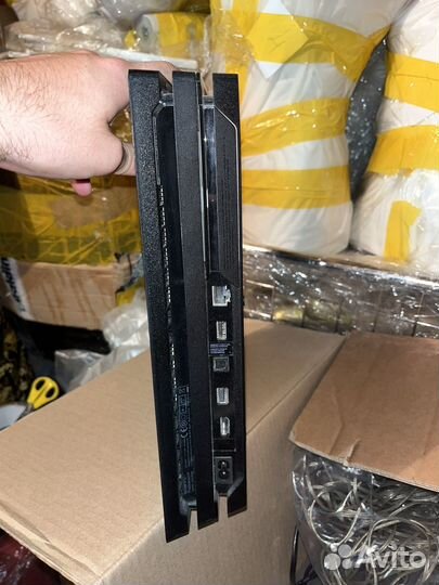 Sony PS4 Pro 1tb + 2 джойстика и док-станция