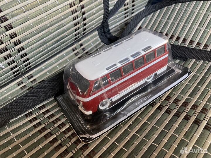 Автолегенды СССР deagostini Раф 977д