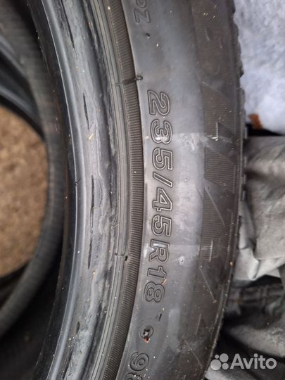 Bridgestone Blizzak Spike-02 235/45 R18