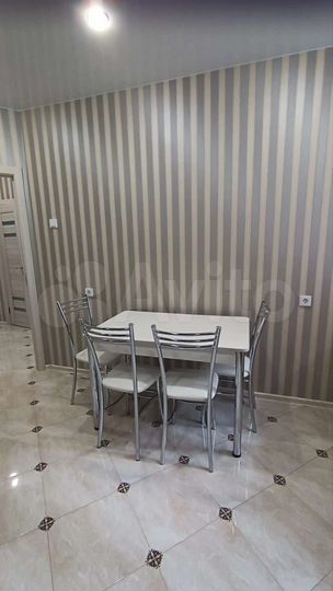 2-к. квартира, 56 м², 1/18 эт.