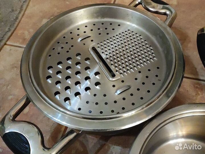 Набор посуды кастрюля, ковшик,дуршлаг,терка веко