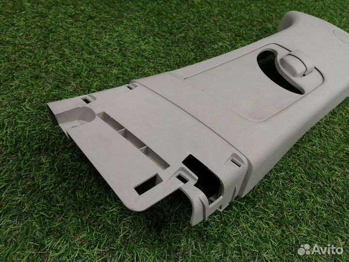 Обшивка стойки кузова передняя правая Mitsubishi