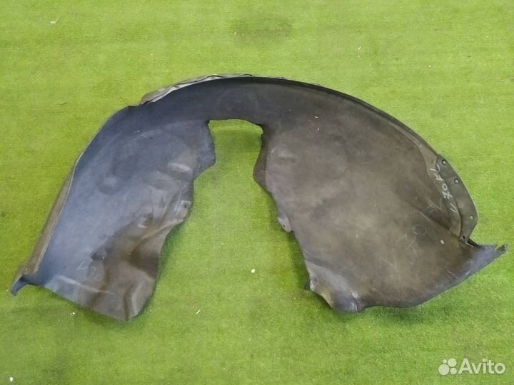 Подкрылок передний левый Volvo V70