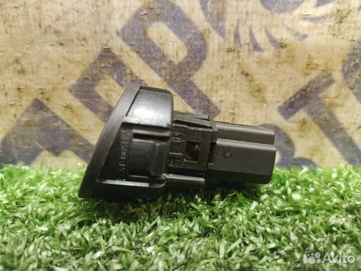 Кнопка открывания багажника Ford Fusion хэтчбек