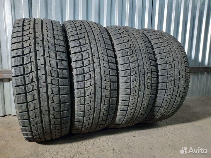 Bridgestone Blizzak Revo1 215/45 R17