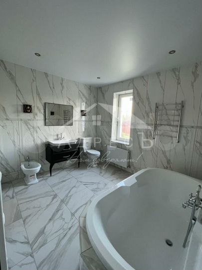 Дом 192 м² на участке 8 сот.