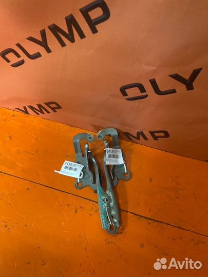 Петля капота левая Toyota Wish ZNE10 1ZZ-FE 2004