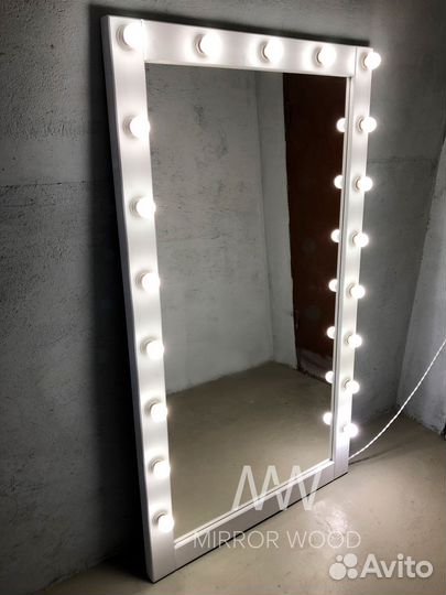 Зеркало с подсветкой большое
