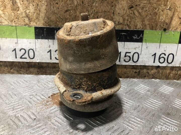 Опора двигателя правая Volkswagen Touareg 2002 201