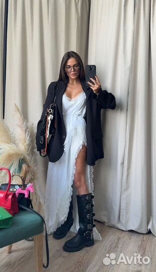 Платье комбинация с кружевом и разрезом