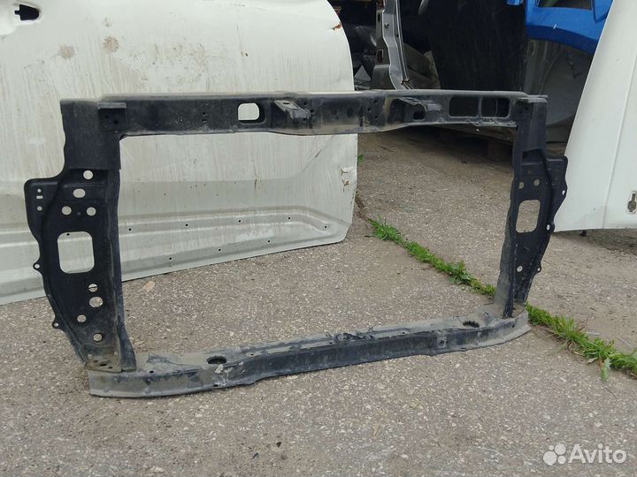 Панель передняя (телевизор) Kia Rio 4 (FB)