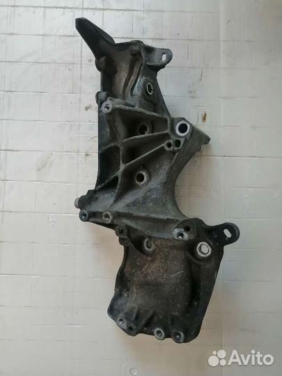 Кронштейн генератора nissan Qashqai X-trail Almera