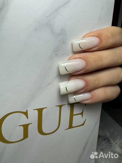 Модель на маникюр