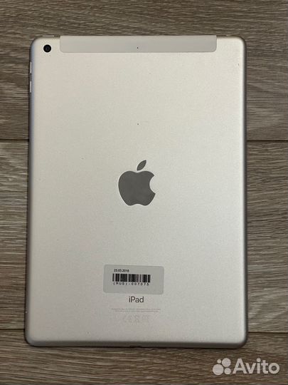 Apple iPad 2017 9.7 дюйма 128 GB Wi-Fi + GSM