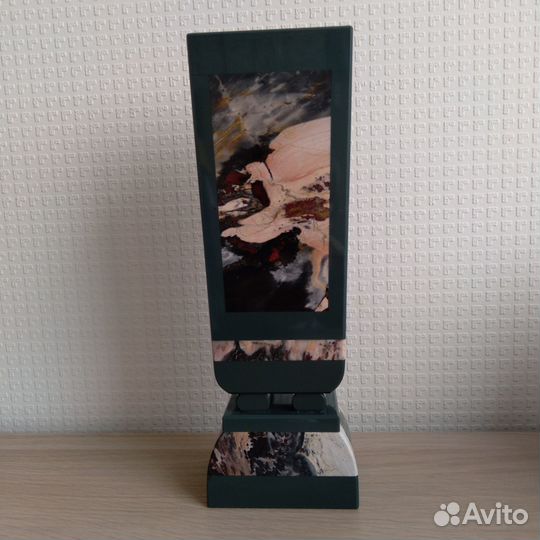 Ваза из натурального камня с яшмой