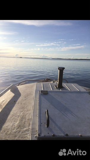 Парусно-моторная яхта