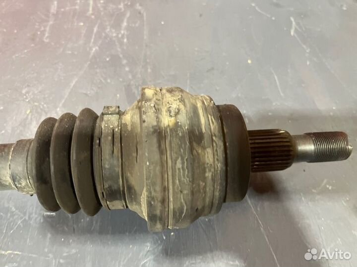 Полуось задняя (приводной вал, шрус) Mercedes-Benz