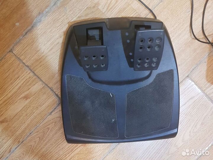 Игровой руль logitech momo