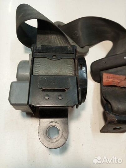 Ремень безопасности задний левый Kia Clarus седан